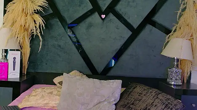 Snapshot of CamilaJohnston chatting on June 15, 1:24 pm CamilaJohnston online show from June 15, 1:24 pm