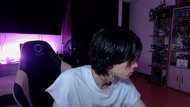 Snapshot of xIce_Boy chatting on December 4, 12:14 pm xIce Boy online show from December 4, 12:14 pm