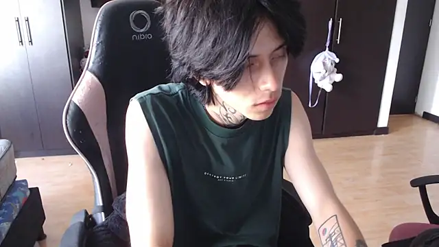 Snapshot of xIce_Boy chatting on December 15, 1:26 pm xIce Boy online show from December 15, 1:26 pm