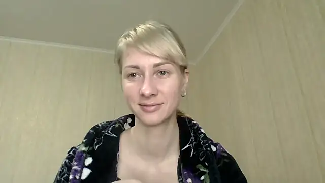 Snapshot of _Black-Panther_ chatting on May 10, 8:41 am Black-Panther online show from May 10, 8:41 am