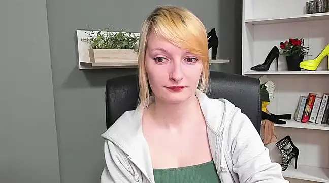 Snapshot of hottieBlair chatting on March 13, 7:31 am hottieBlair online show from March 13, 7:31 am
