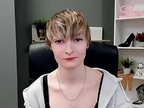 Snapshot of hottieBlair chatting on September 25, 6:17 am hottieBlair online show from September 25, 6:17 am