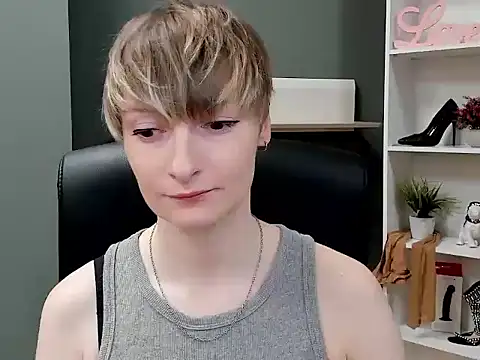 Snapshot of hottieBlair chatting on October 1, 6:08 am hottieBlair online show from October 1, 6:08 am