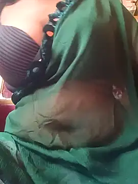 Snapshot of Sweet_aanu chatting on March 21, 4:39 am Sweet aanu online show from March 21, 4:39 am