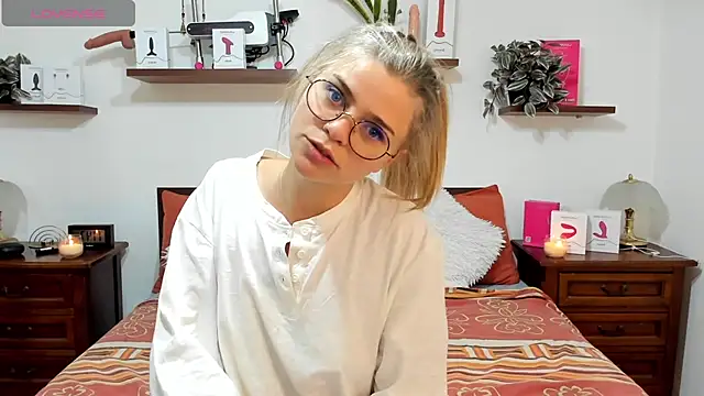 HaleyReedme online show from October 5, 9:51 am