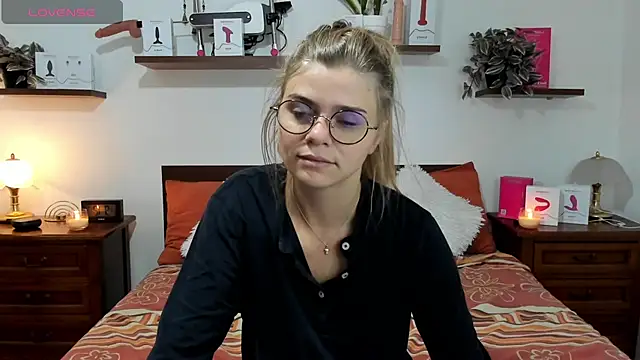 HaleyReedme online show from October 6, 7:17 am