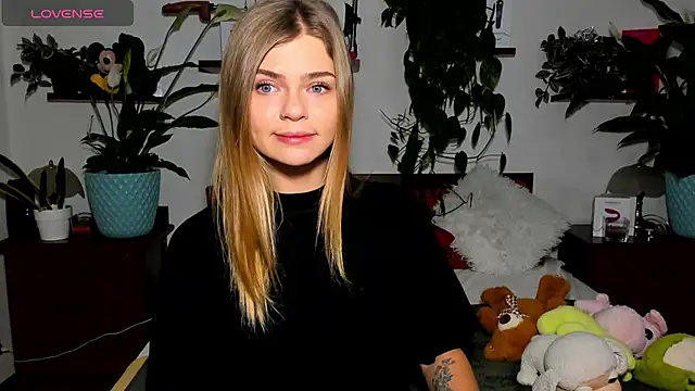 HaleyReedme online show from November 24, 8:25 am