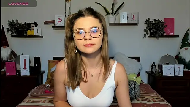 Snapshot of HaleyReedme chatting on January 19, 7:45 am HaleyReedme online show from January 19, 7:45 am