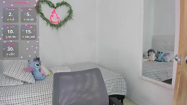 Brithanycullen online show from April 13, 2:33 pm