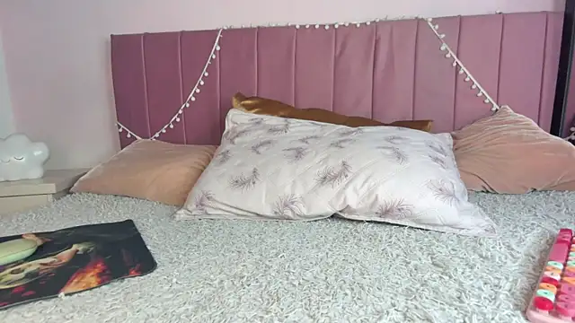 kitty-kryss online show from November 18, 3:49 pm