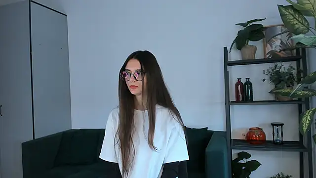 Snapshot of SunnCoote chatting on March 12, 9:34 am SunnCoote online show from March 12, 9:34 am