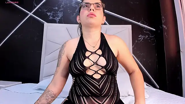 Snapshot of JulietSofia chatting on May 28, 7:44 pm JulietSofia online show from May 28, 7:44 pm
