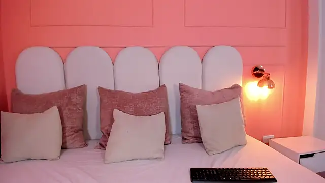 eva sainnt online show from November 2, 2:25 am