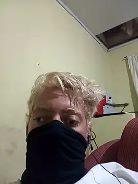 Snapshot of andredomal chatting on March 4, 12:49 am andredomal online show from March 4, 12:49 am