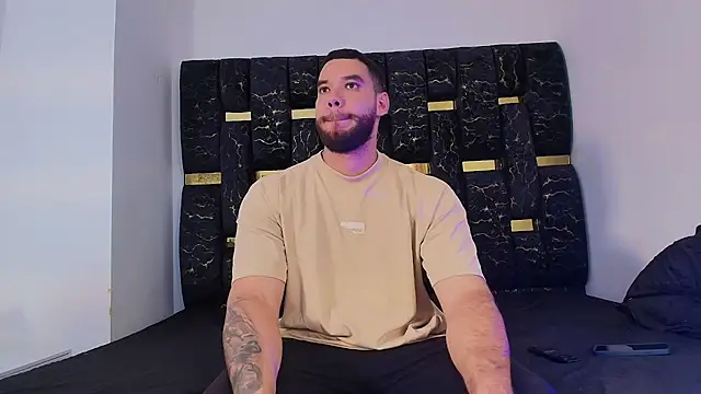 Snapshot of chris_blake__ chatting on November 18, 6:23 pm chris blake online show from November 18, 6:23 pm