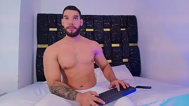 Snapshot of chris_blake__ chatting on November 24, 6:07 pm chris blake online show from November 24, 6:07 pm