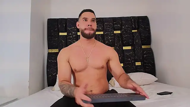 Snapshot of chris_blake__ chatting on November 25, 6:08 pm chris blake online show from November 25, 6:08 pm