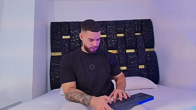 Snapshot of chris_blake__ chatting on November 26, 6:09 pm chris blake online show from November 26, 6:09 pm