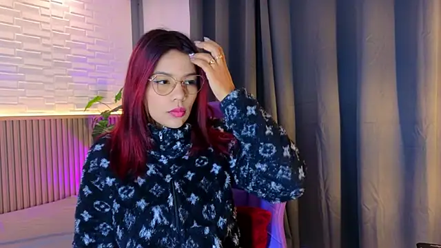 TiffanyWalk online show from November 15, 10:45 am