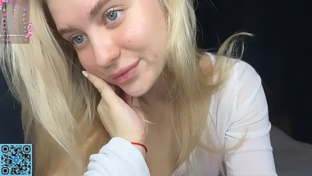 RadiantBliss online show from October 29, 9:05 pm