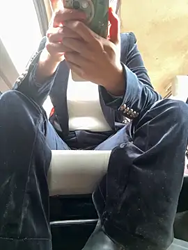 aa520uv online show from November 3, 3:30 am