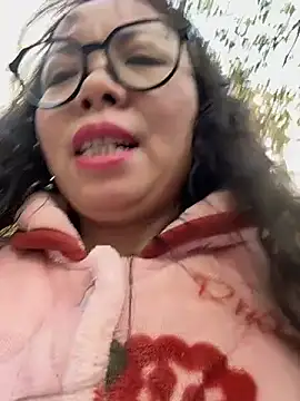 Snapshot of aa520uv chatting on January 16, 2:37 am aa520uv online show from January 16, 2:37 am