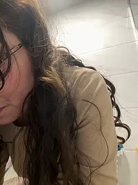 Snapshot of aa520uv chatting on February 22, 2:45 am aa520uv online show from February 22, 2:45 am