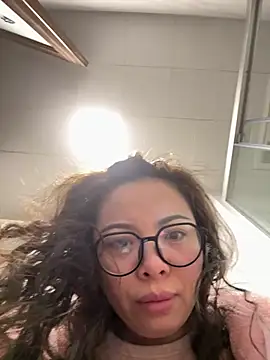 Snapshot of aa520uv chatting on March 5, 2:29 am aa520uv online show from March 5, 2:29 am