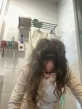 Snapshot of aa520uv chatting on March 7, 2:52 am aa520uv online show from March 7, 2:52 am