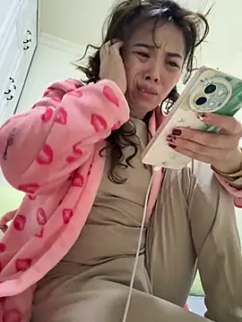 Snapshot of aa520uv chatting on March 12, 1:23 am aa520uv online show from March 12, 1:23 am