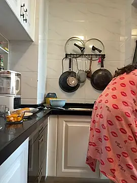 Snapshot of aa520uv chatting on April 5, 2:20 am aa520uv online show from April 5, 2:20 am