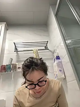 Snapshot of aa520uv chatting on April 7, 1:50 am aa520uv online show from April 7, 1:50 am