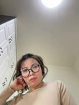 Snapshot of aa520uv chatting on April 8, 2:06 pm aa520uv online show from April 8, 2:06 pm