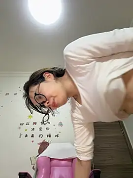 Snapshot of aa520uv chatting on April 11, 7:45 am aa520uv online show from April 11, 7:45 am