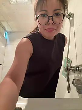 Snapshot of aa520uv chatting on July 28, 4:41 am aa520uv online show from July 28, 4:41 am