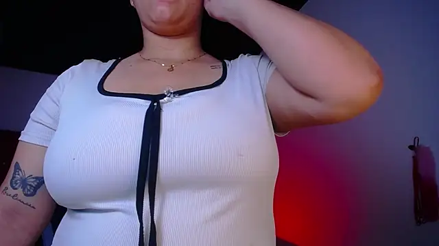Snapshot of kriss_sweetboobs10 chatting on May 6, 12:54 pm kriss sweetboobs10 online show from May 6, 12:54 pm