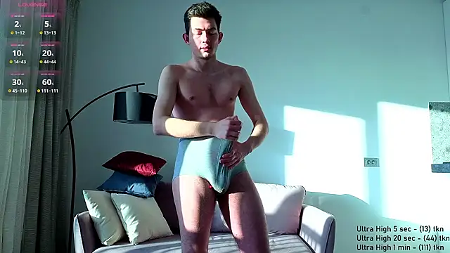 Snapshot of Danny__Magic chatting on February 3, 7:57 am Danny Magic online show from February 3, 7:57 am