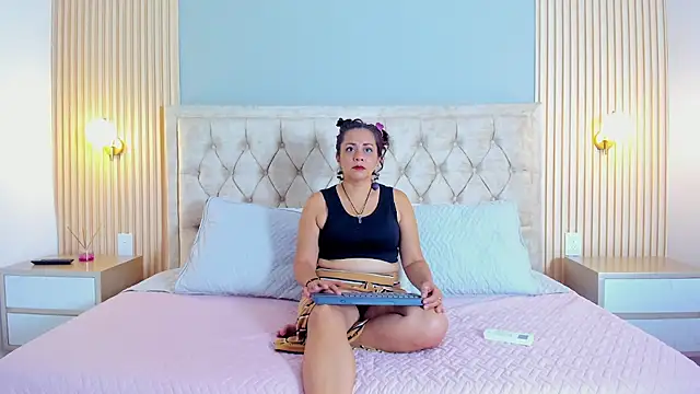 Hera goddesss online show from September 22, 7:16 pm