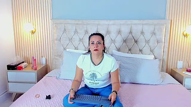 Hera goddesss online show from September 24, 3:48 pm