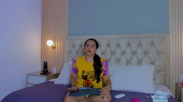 Hera goddesss online show from October 4, 7:23 pm