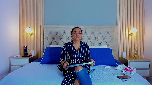Hera goddesss online show from October 6, 7:33 pm