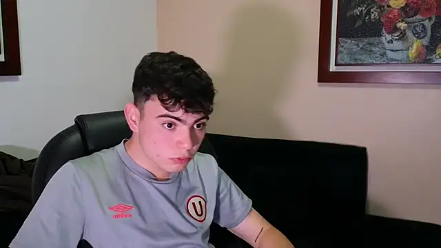 Snapshot of lukeboyce33 chatting on September 17, 11:39 pm lukeboyce33 online show from September 17, 11:39 pm