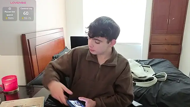 lukeboyce33 online show from February 18, 6:59 pm