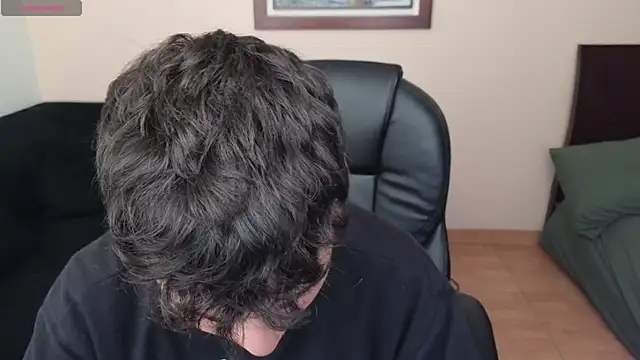 lukeboyce33 online show from April 15, 7:58 pm