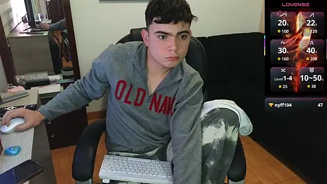lukeboyce33 online show from July 27, 3:46 am