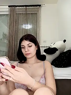 Snapshot of MeCherryy chatting on February 3, 8:14 pm MeCherryy online show from February 3, 8:14 pm