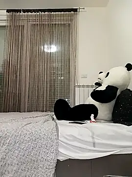 Snapshot of MeCherryy chatting on April 14, 9:10 pm MeCherryy online show from April 14, 9:10 pm