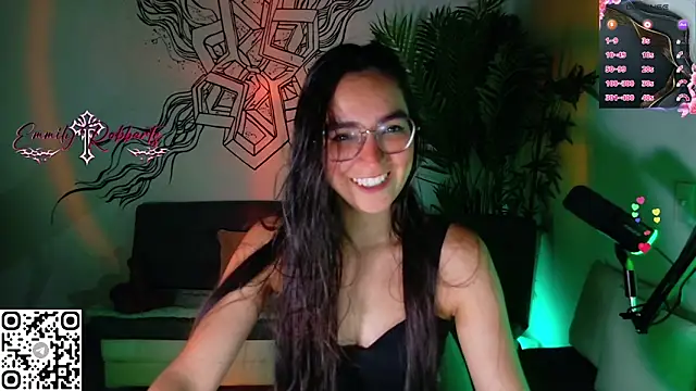 Emmi Roberts online show from May 12, 11:57 pm