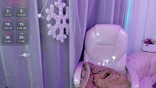 Pretty Johnson  online show from December 15, 11:36 am