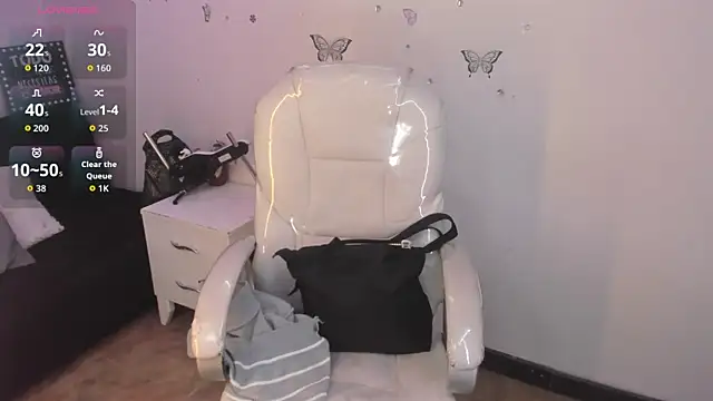 Pretty Johnson  online show from April 7, 11:32 am